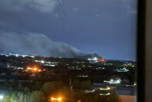 В окупованому Луганську після вибухів спалахнула масштабна пожежа